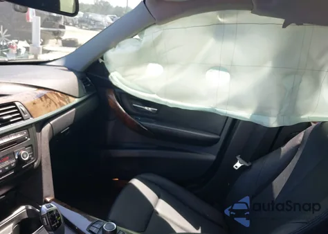 2015 BMW 328 z USA, uszkodzony, nr VIN WBA3A5G57FNS84924